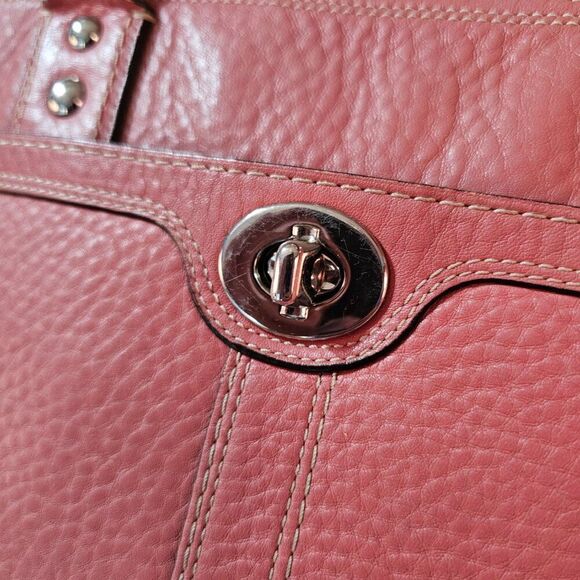 2009 Coach Y2K Hamptons Shoulder Bag in Thick Salmon Pink Pebbled Leather - Picture 3 of 11